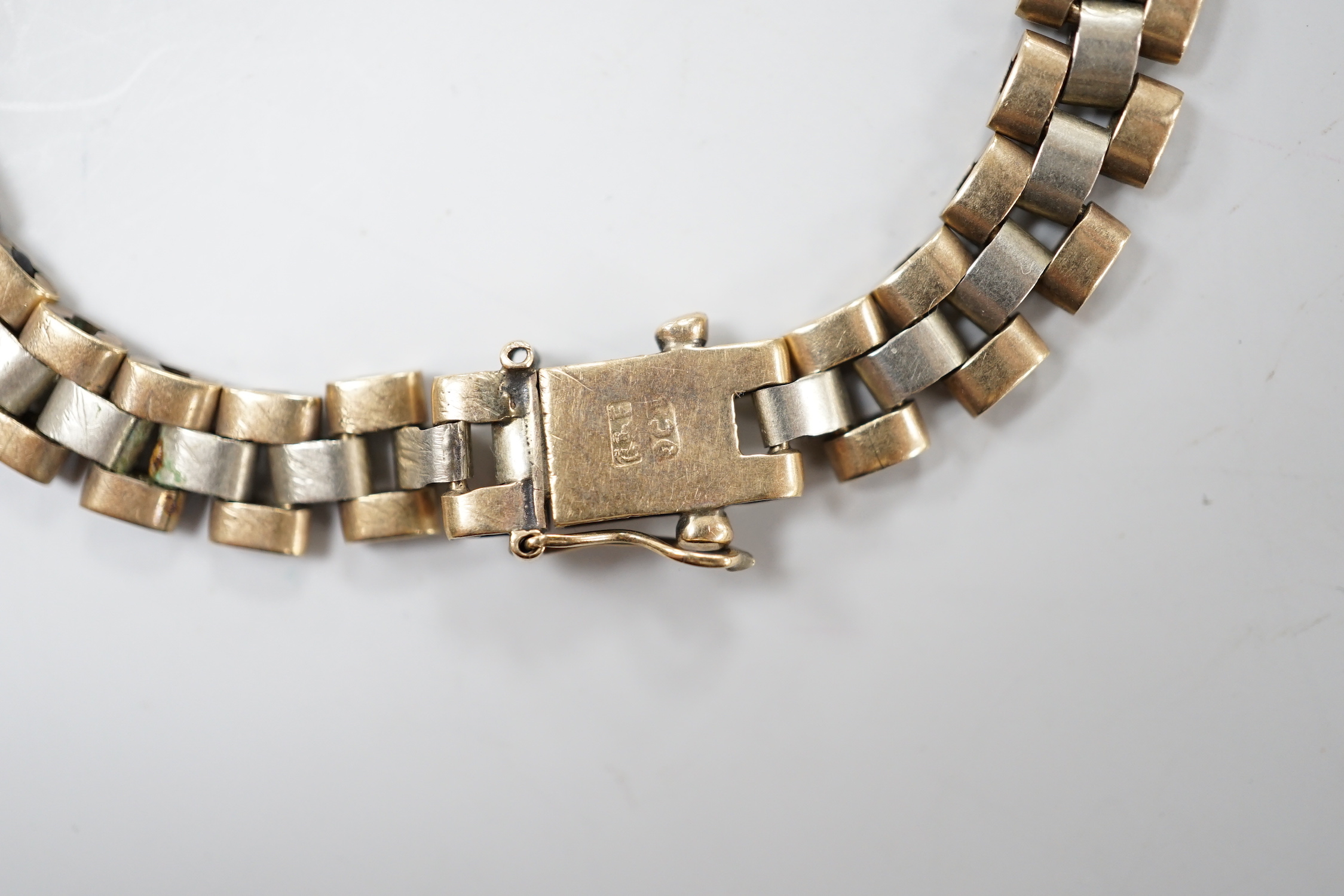 A two colour 9ct bracelet, 18cm, 14.5 grams.